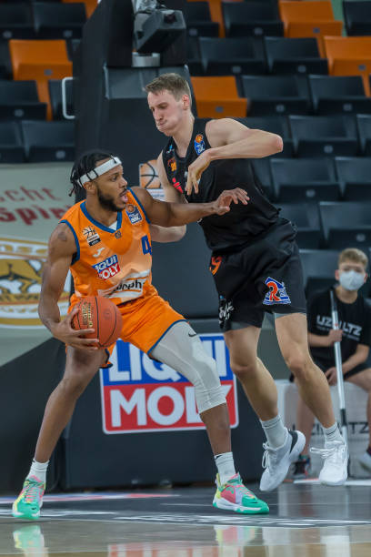 他的体重持 他的体重持