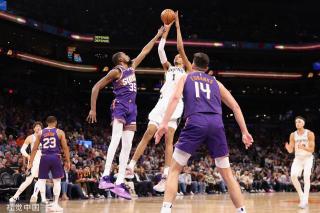 足球赛事中 足球赛事中